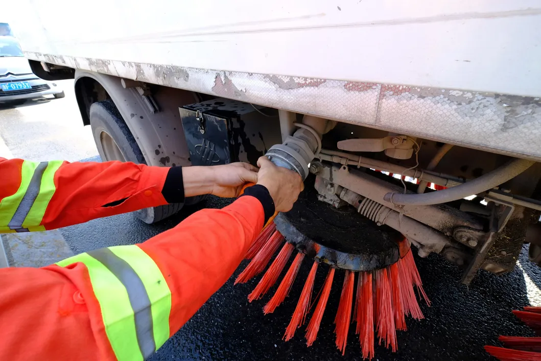 High-Performance 1.2m³ Electric Road Sweeper for Efficient Street Cleaning