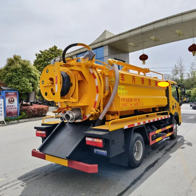 Versatile 6m³ Fecal Sunction Truck with Wash Functionality