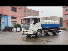 Chiếc xe phun nước